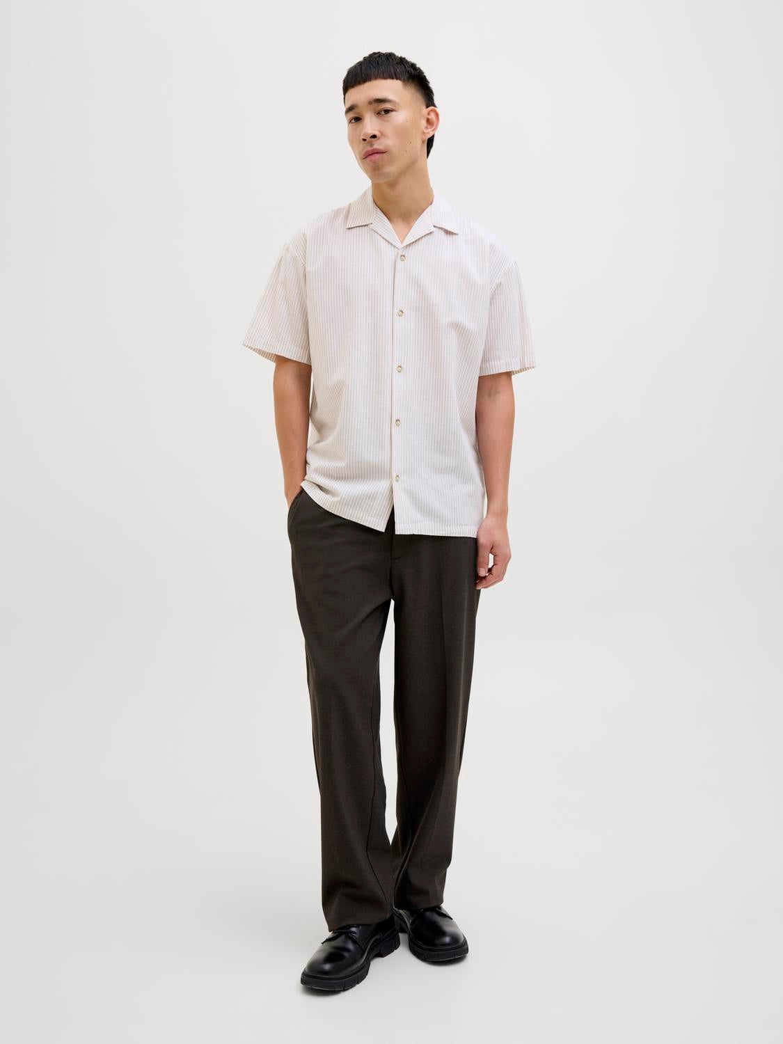 model_shot-front_full